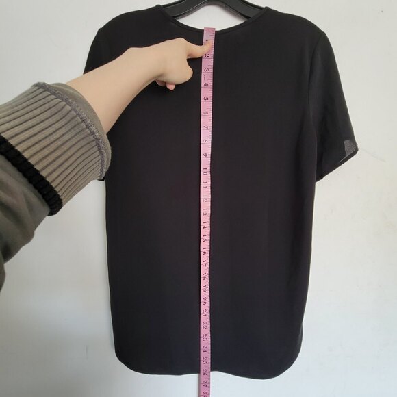 Ann Taylor Keyhole Front Black Short Sleeve Blouse Top Silky Smooth Flowy Sz XS - Picture 6 of 10